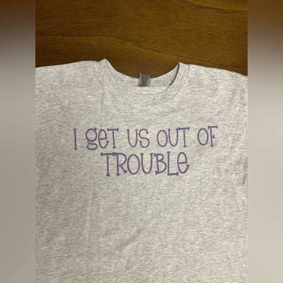 Gildan XL Graphic T-Shirt I Get Us Out of Trouble Light Gray (0349) - Picture 6 of 11